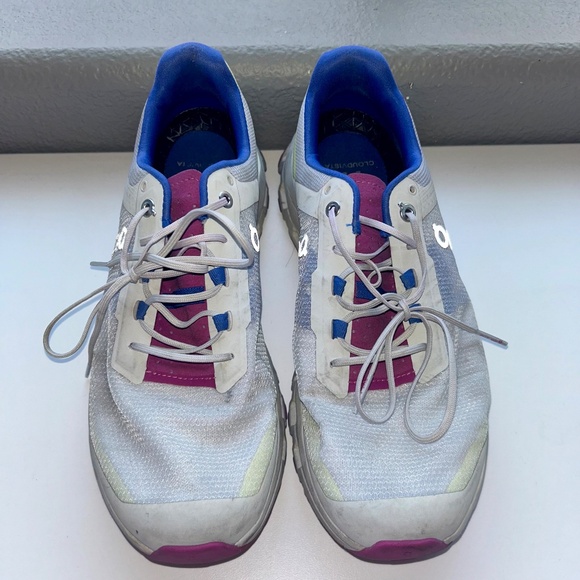 SIZE 10 | On Cloud Vista - Picture 2 of 6